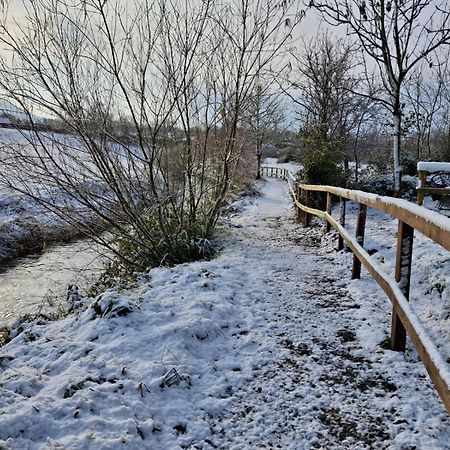 Riverside Cabin Limerick Ngoại thất bức ảnh