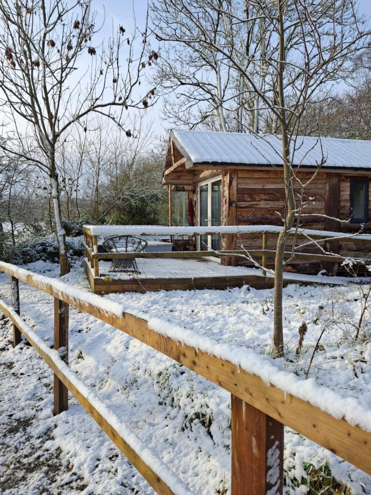 Riverside Cabin Limerick Ngoại thất bức ảnh