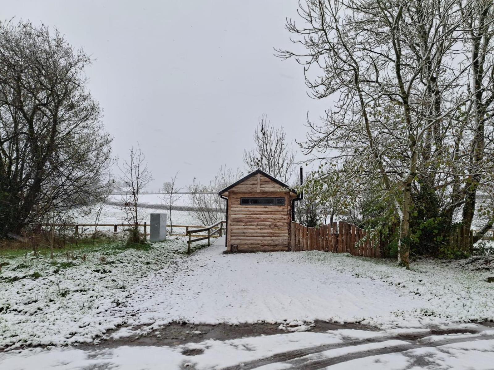 Riverside Cabin Limerick Ngoại thất bức ảnh
